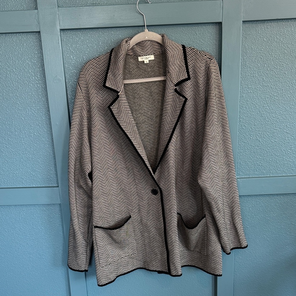 Max Studio Black and White Zigzag Sweater Blazer